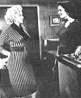 Con Jane Russell en Los caballeros las prefieren rubias (8270 bytes)